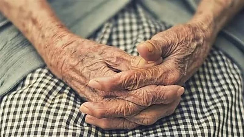 شاب ينهال ضرباً على والدته حتى فارقت الحياة