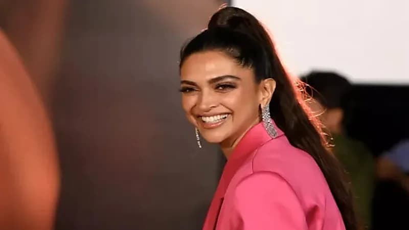 ديبيكا بادكون تخطف الأنظار برشاقتها بعد الولادة.. فيديو