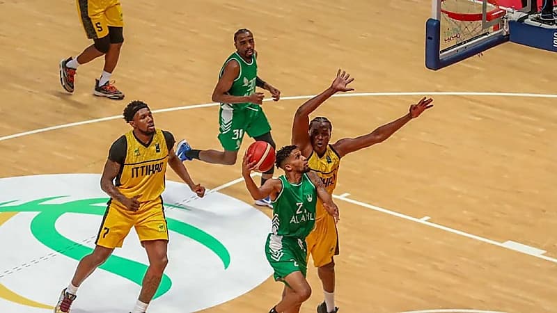 سلة الأهلي تتوج بكأس وزارة الرياضة