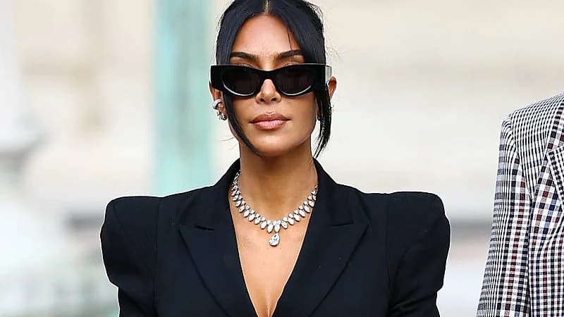 مجوهرات كيم كارداشيان الثمينة بالمحكمة تثير الجدل ..صور