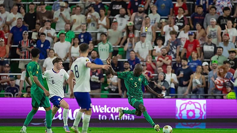 مباراة الأخضر وأمريكا تتجاوز حدود الملعب نحو آفاق الشراكة والتنمية