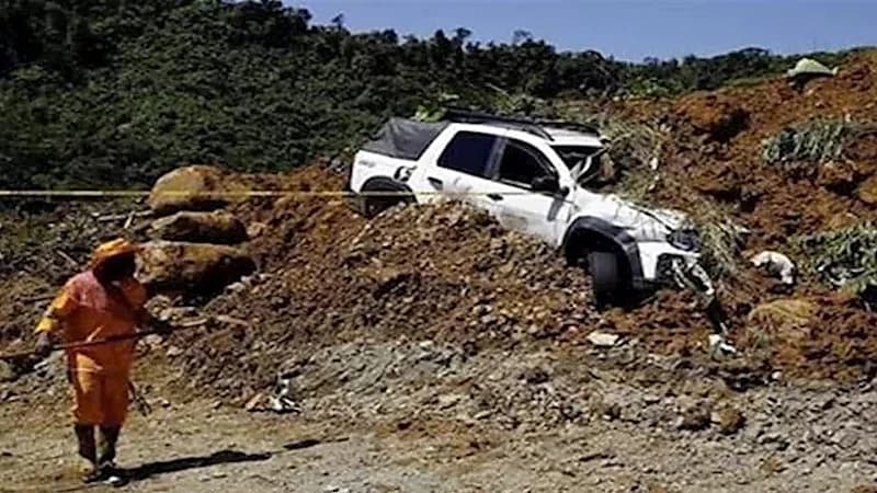 انهيار أرضي مأساوي في كولومبيا يودي بحياة أكثر من 10 أشخاص.. فيديو