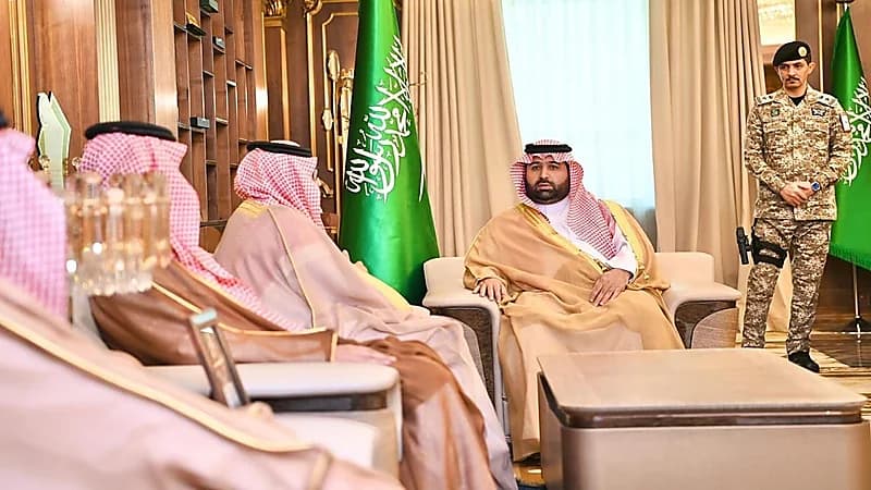 أمير جازان يستقبل الرئيس التنفيذي للشركة السعودية للقهوة.. صور