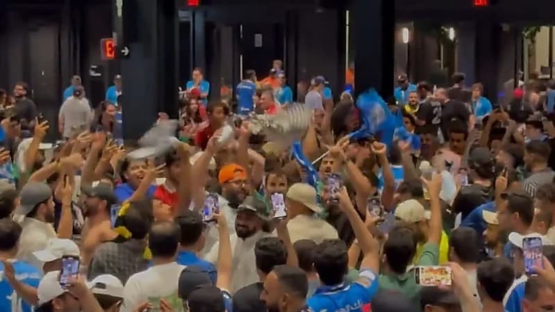 جماهير الهلال تحتفل بالتأهل التاريخي وتهتف: السيتي وينه! .. فيديو