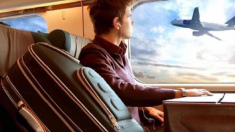 طيار يوضح أخطاء الركاب التي تزيد من مخاطر الاضطرابات الجوية