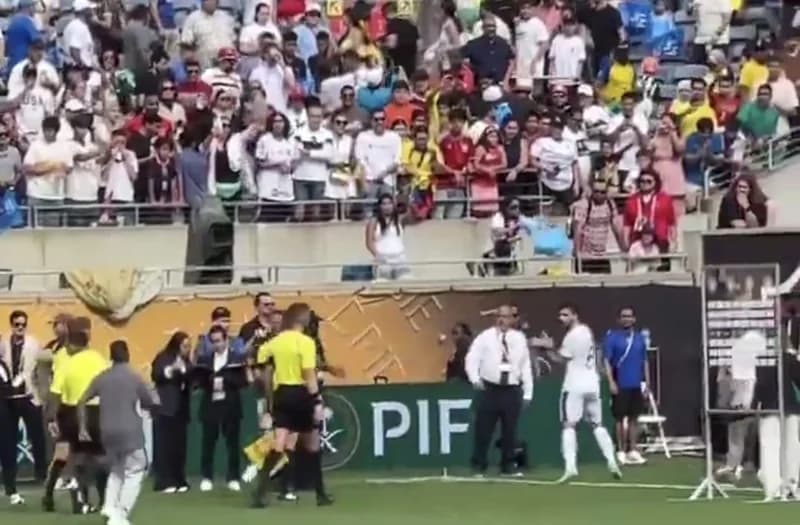 نيفيز يصفق للحكم بسخرية بعد إقصاء الهلال من مونديال الأندية .. فيديو