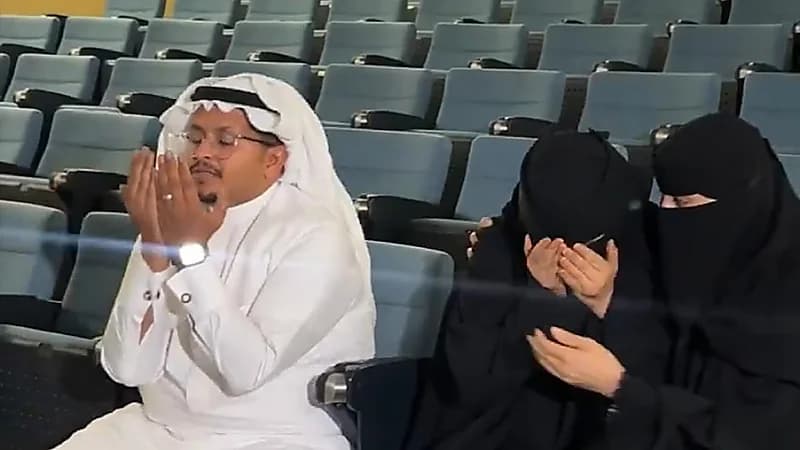 ردة فعل والدي التوأم السيامي بعد نجاح عملية الفصل ..فيديو