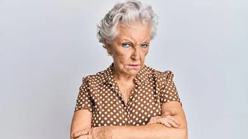 تقدم السن يضاعف مشاعر الغضب لدى النساء لكن التعبير عنها يصبح أكثر هدوءًا