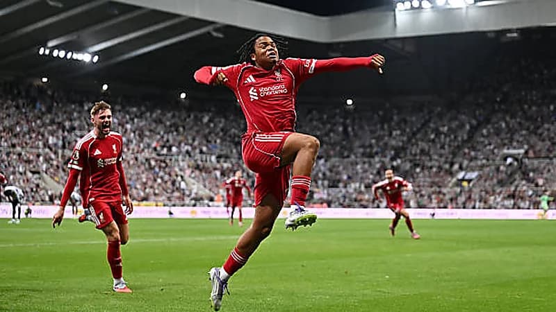 ليفربول يحسم مواجهة مثيرة أمام نيوكاسل بثلاثية قاتلة