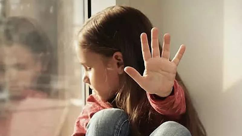 أخصائية تكشف: 4 أشكال مختلفة للعنف الأسري تجاه الأطفال .. فيديو