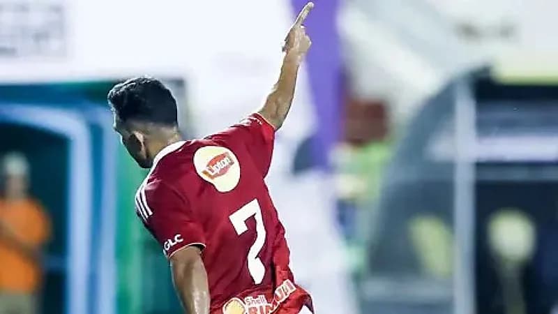 تريزيغيه يُغضب الجماهير باحتفال صادم .. فيديو