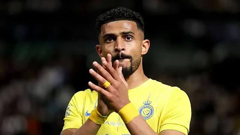 أحد الإعلاميين لعبدالإله العمري: زعلان يا أبو ناصر! .. فيديو