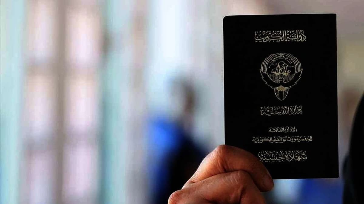 وزير الداخلية الكويتي: استعادة الجنسية قرار من الأمير لا جدال فيه