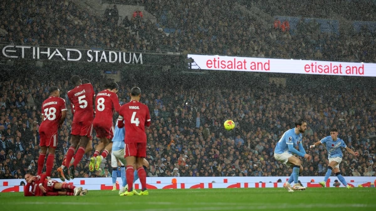 مانشستر سيتي يكتسح ليفربول بثلاثية نظيفة.. صور