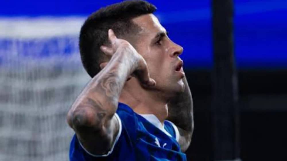 كانسيلو يقترب من العودة إلى برشلونة