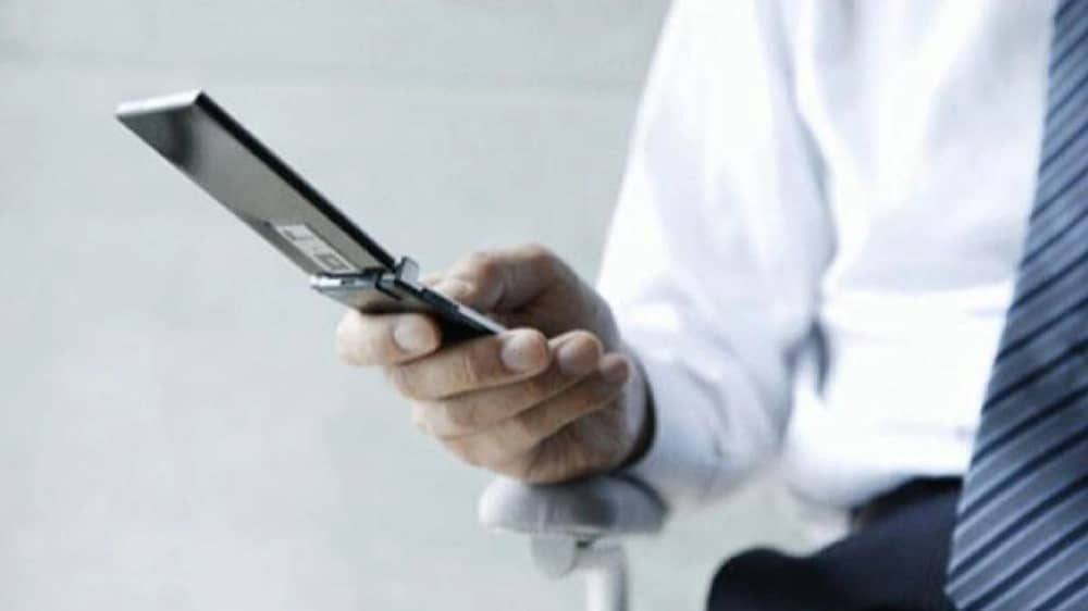 زوجة يابانية تحول تجربة خيانة زوجها إلى قصة فنية ملهمة