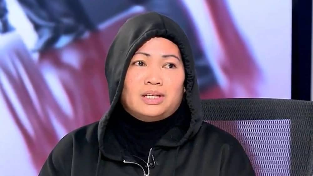 عاملة فلبينية تعرب عن امتنانها لعائلة سعودية تكفلت بعلاجها من السرطان .. فيديو