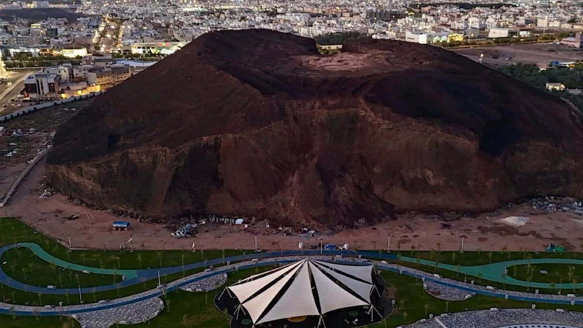 الحديقة البركانية بمذينب تصل لمرحلة متقدمة من الإنجاز .. صور