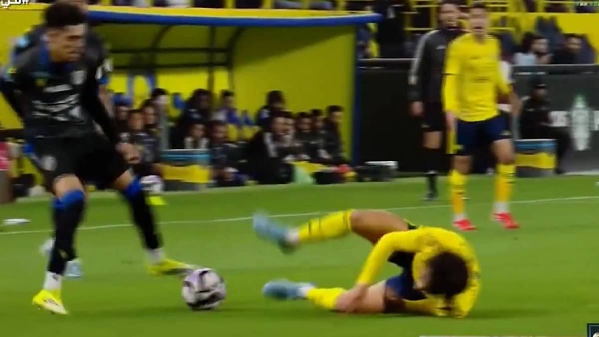 نواف شكر الله :قرار موفّق من حكم المباراة بإنذار متعب المفرّج شفويًّا..فيديو