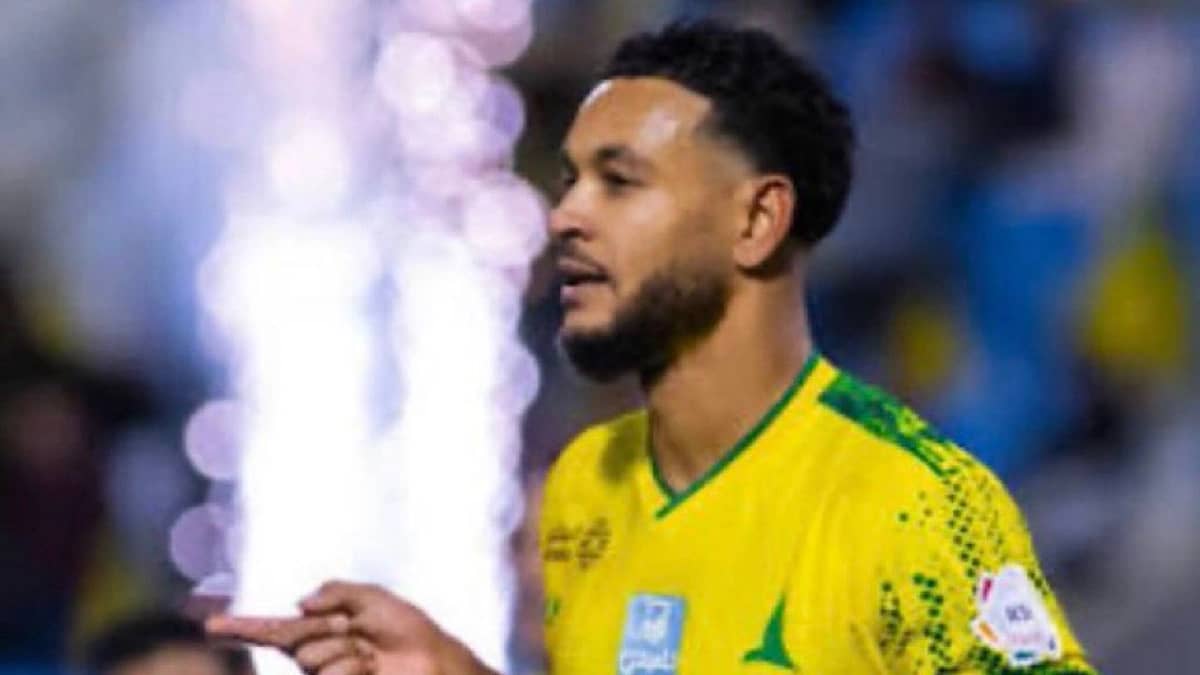 الجماز: جوشوا كينج يحمل جهازاً مركباً في القلب وتعاقد الهلال معه مغامرة