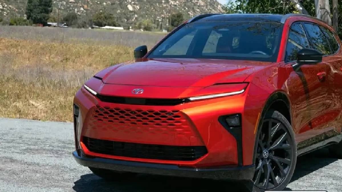 تويوتا كراون 2026 تصل المملكة بتقنيات متطورة.. صور