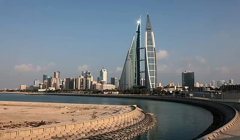 البحرين تمنع المناسبات وتغلق الأنشطة التجارية لمواجهة كورونا