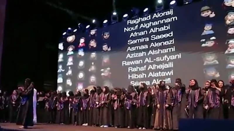 تخريج الدفعة الثانية من أكاديمية مطوري Apple .. فيديو