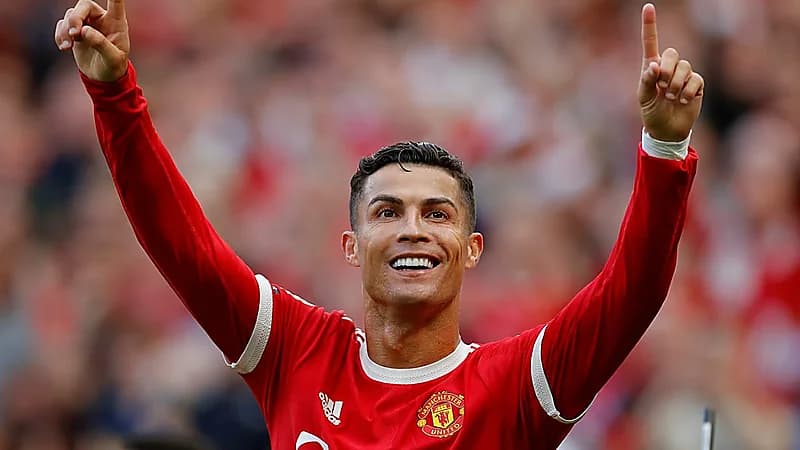 مانشستر يونايتد يحظر أسماء 3 من أساطيره بينهم رونالدو!