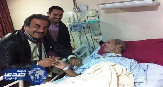 بالصور.. عبدالحسين عبدالرضا يزور المرضى الكويتيين للتخفيف عليهم قبيل وفاته