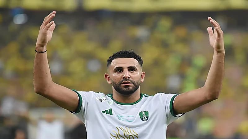 استدعاء رياض محرز ومهاجم نيوم لقائمة الجزائر