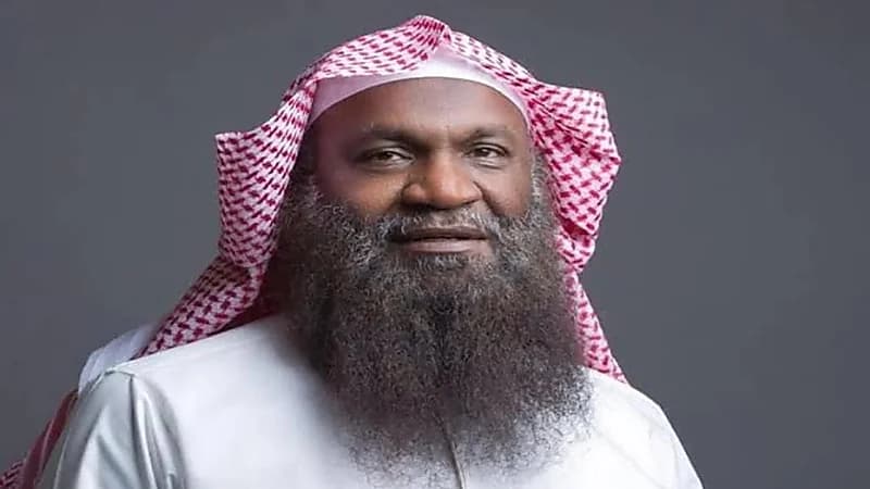 الكلباني يثير الجدل بالحديث عن "الزهد"