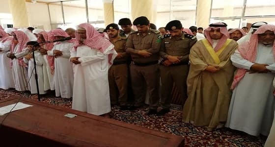 بالصور.. تشييع جثمان الشهيد سالم لمثواه الأخير بمركز حميد العلايا