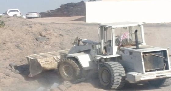 بالصور.. إزالة سور بمساحة 1400م2 في الجبور