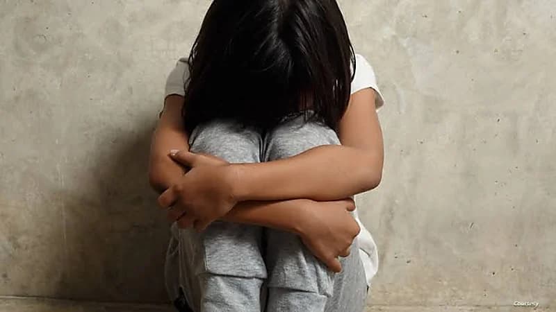 القبض على معلم هتك عرض عددًا من تلميذاته القاصرات