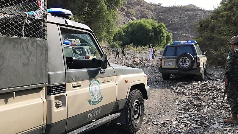 القبض على 6 أشخاص لتهريبهم القات في 3 مناطق