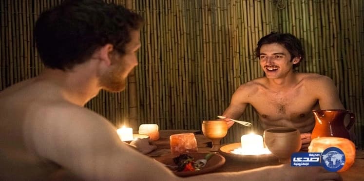 أول مطعم ياباني للعراة يتراجع عن منعه دخول البدناء