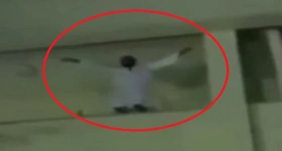 بالفيديو.. رد فعل غريب من مصري حاول الانتحار بعد سماعه أغنية شعبية