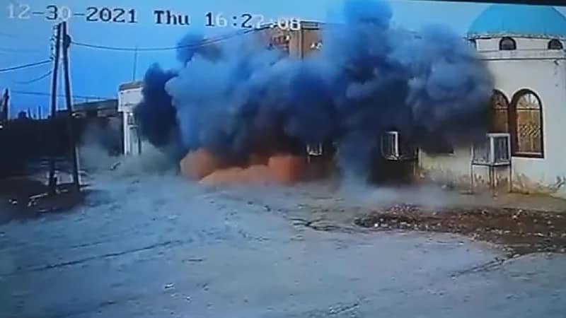 بينهم طفل.. مصرع 3 أشخاص إثر قصف مسجد في سوريا