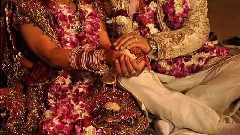 وفاة عروسين في غرفة نومهما بعد حفل زفافهم