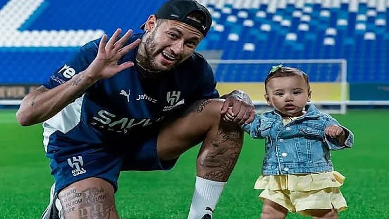 نيمار يقضي وقتاً ممتعاً مع ابنته مافي.. فيديو