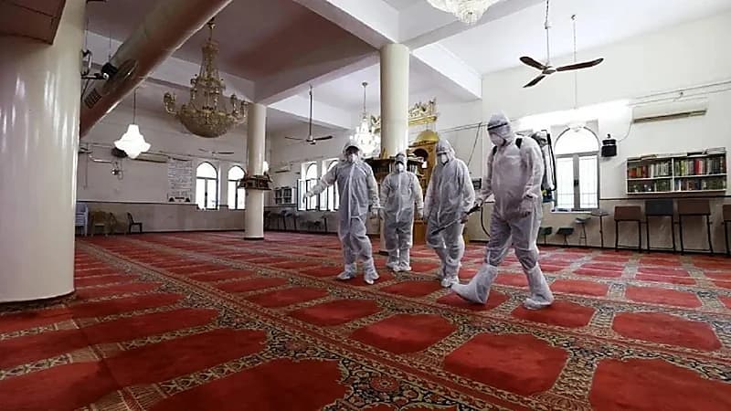 إعادة افتتاح 8 مساجد بعد إخلائها مؤقتا وتعقيمها