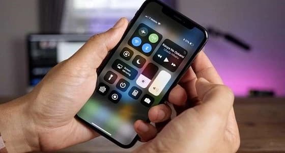 أحد مستخدمي " ايفونX " : الهاتف يشد شعر لحيتي عند استخدامه