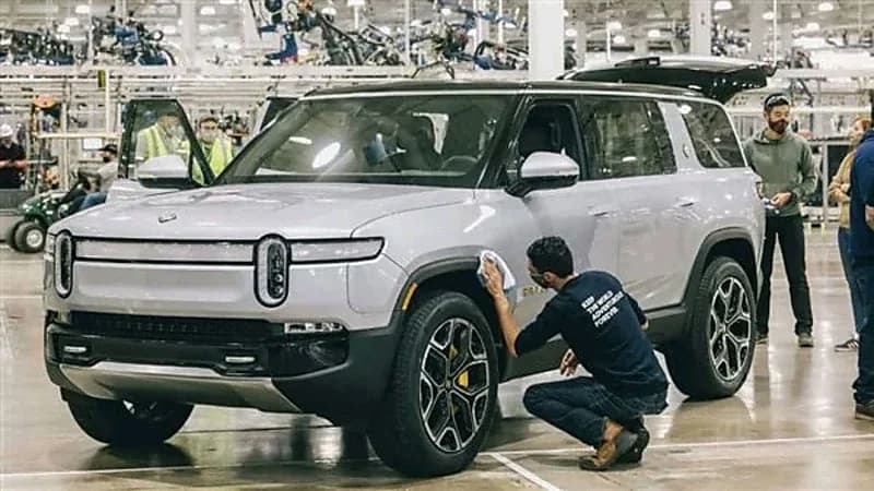 أبرز مواصفات سيارة ريفان R1S الكهربائية