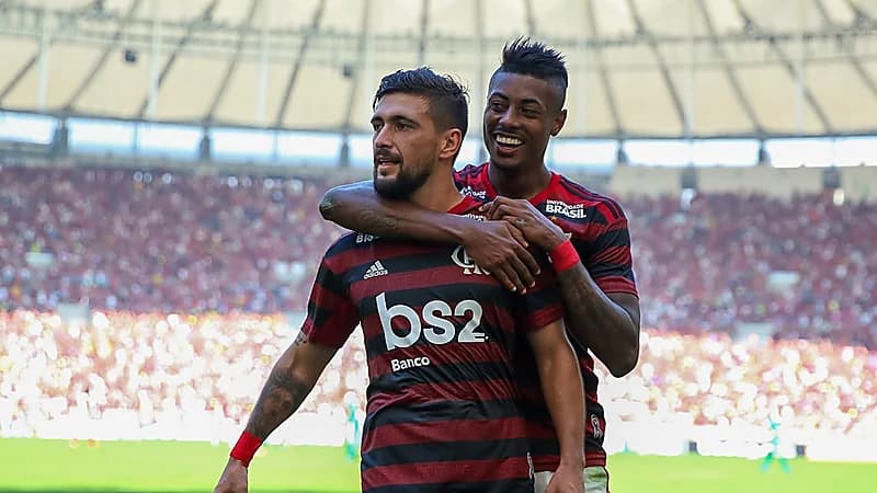 ثنائي فلامينغو علي رادار الهلال