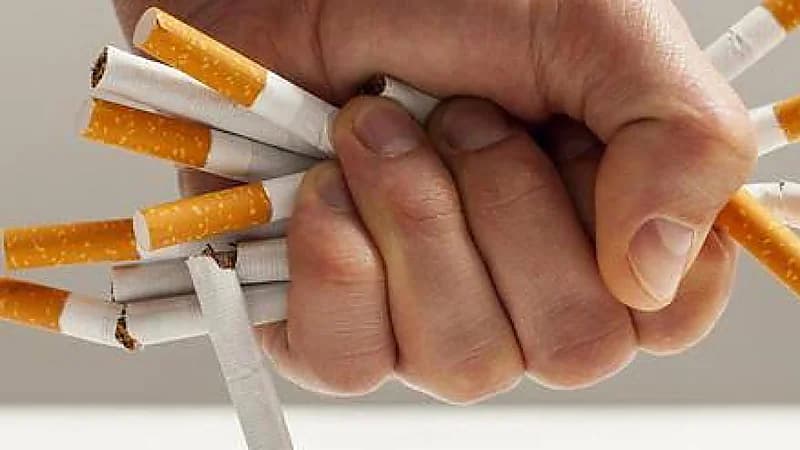 مختصون يوضحون مقدار ما تلتهمه سيجارة واحدة من عمر الشخص