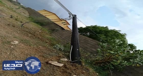سقوط عمود كهرباء يهدد حياة مواطني قريه المطاريق