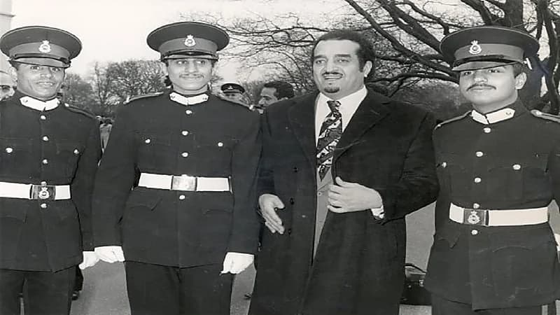 صور نادرة للملك فهد في حفل تخرج ابنه الأمير سلطان والأمير خالد بن بندر