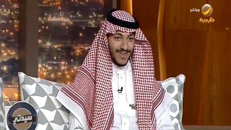 بالفيديو.. شاب يجمع بين مهنتي الطوافة وهندسة الطيران