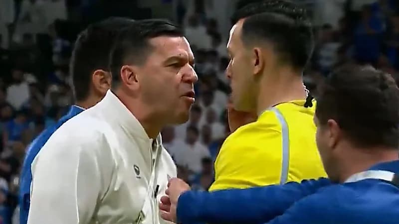 أحمد الشهري: هناك أخطاء تحكيمية تعرضنا لها في مواجهة الهلال .. فيديو