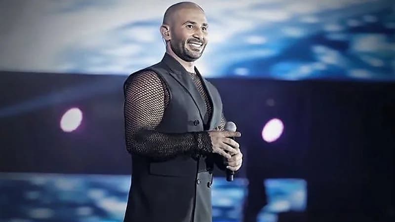 أحمد سعد يثير جدلاً وغضبُا واسعًا بنشره مقطع وهو يغني أثناء الاستحمام